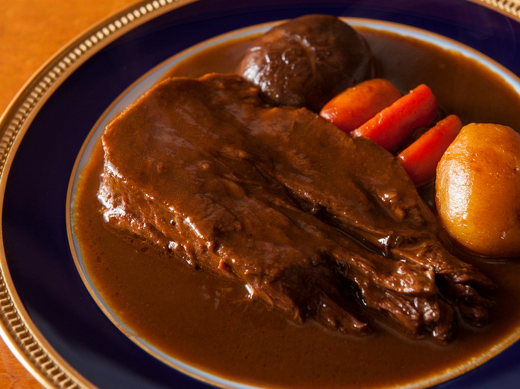 3週間かけてつくったデミグラスソースが味の決め手になる『タンシチュー』