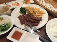 前菜、サラダ、スープ、ライス付き