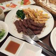 前菜、サラダ、スープ、ライス付き