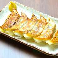 岡崎カクキューの八丁味噌を練りこんで仕上げたクセになる一品。ピリッと黑コショウの風味も効いてお酒のおつまみにピッタリです。
なにも付けずにお召し上がりください。