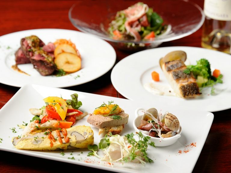 充実したコースと飲み放題で、親しい友人と楽しい食事を