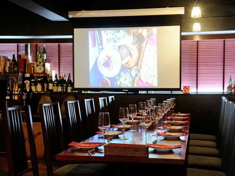 たくさんの友人に囲まれてオリジナルのパーティーはいかが