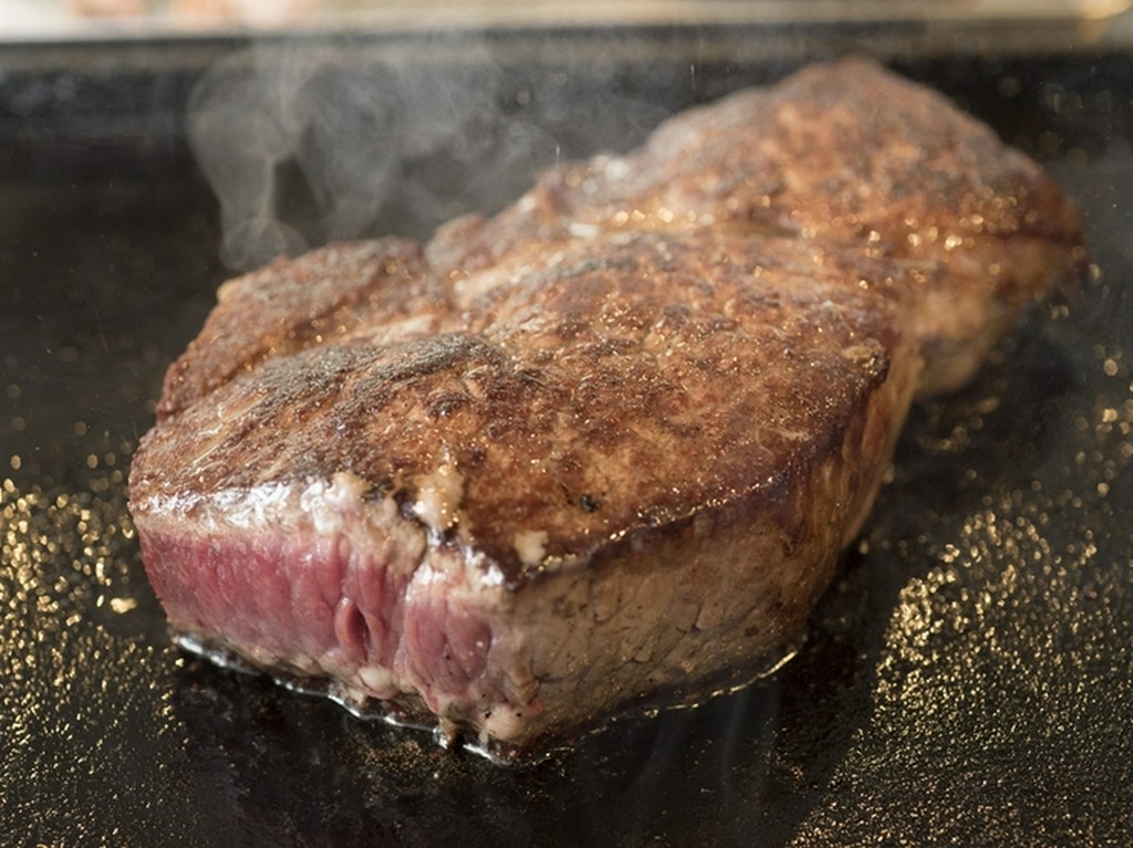 日本初！グラスフェッド牛肉を120日間熟成した『ステック＆フリット』