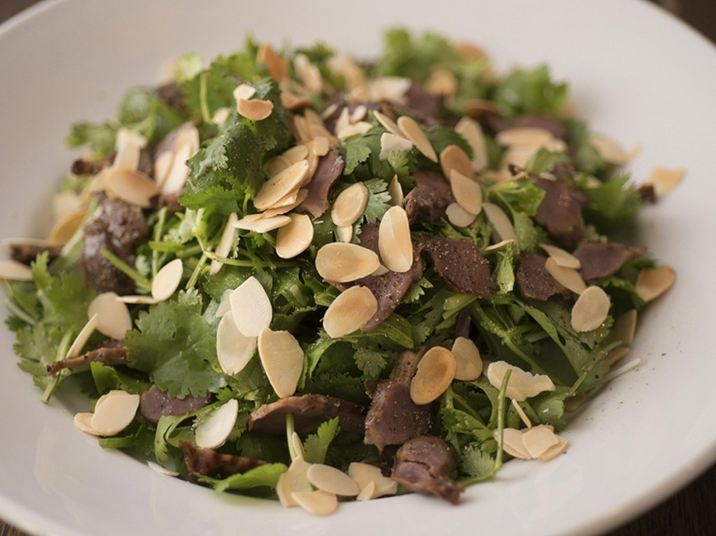 コリアンドル（パクチー）だらけの『砂肝のサラダ』