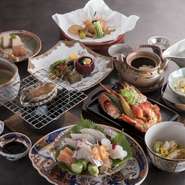 気軽な博多の一品料理や、鮑をメインとした『裏懐石』が評判の【赤坂あそび亭】。肉厚で食べごたえ抜群の『鮑ステーキ』や、『鮑しゃぶしゃぶ』といった鮑づくしのおもてなしを堪能できます。