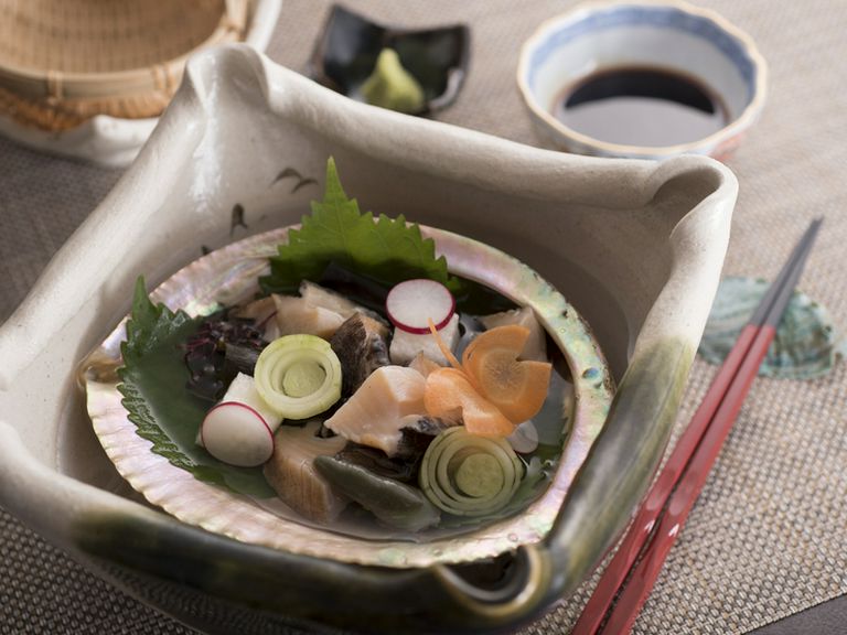 活きた鮑の持ち味をそのままいただく『鮑の水貝』