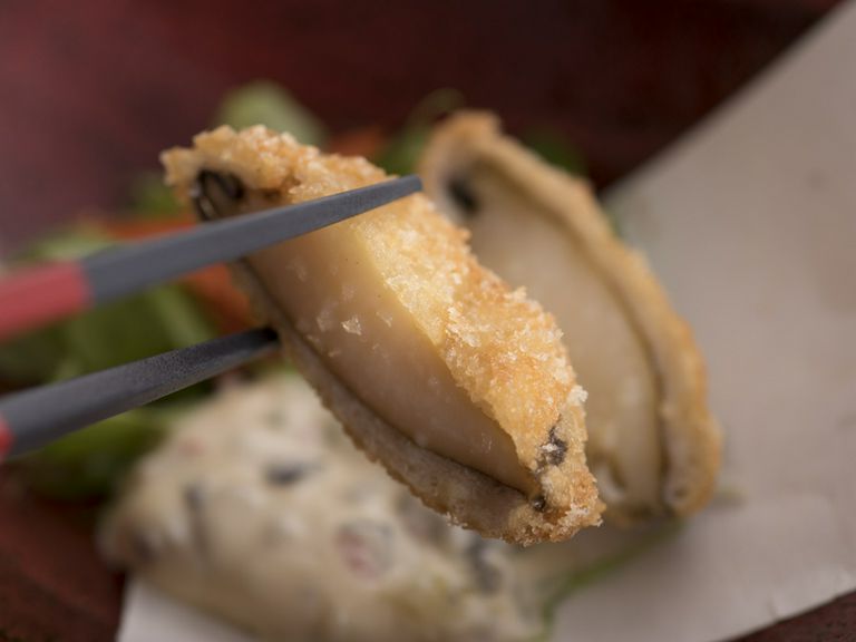 専門店ならではの一品『姫あわび姿フライ』