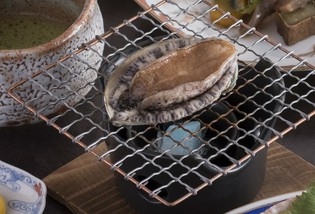 柔らかな食感。近海の良質な「活鮑」