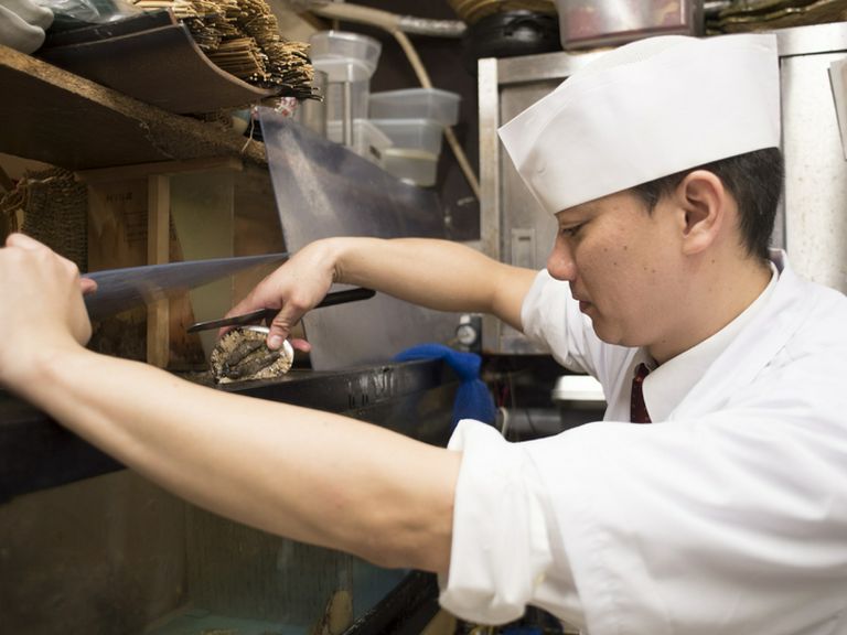 料理を美味しく楽しめる、リラックスできる雰囲気づくり