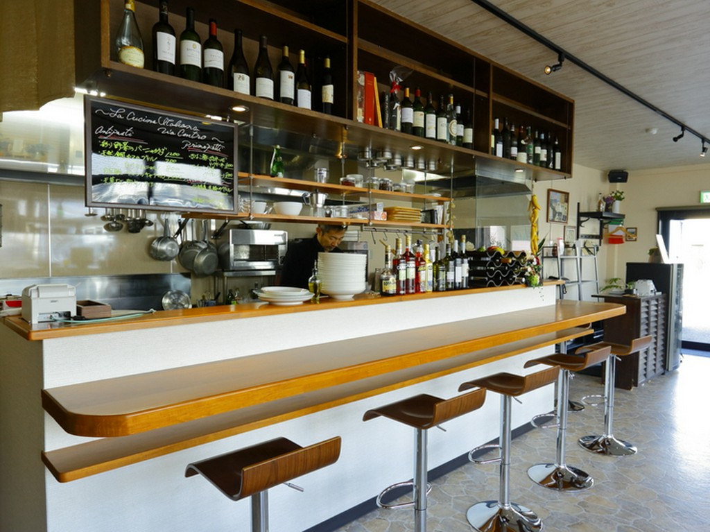 さりげなくおしゃれなインテリアが印象的な開放感溢れる店内