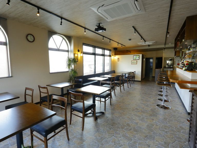 プロジェクター完備のフロアで楽しむ各種パーティー