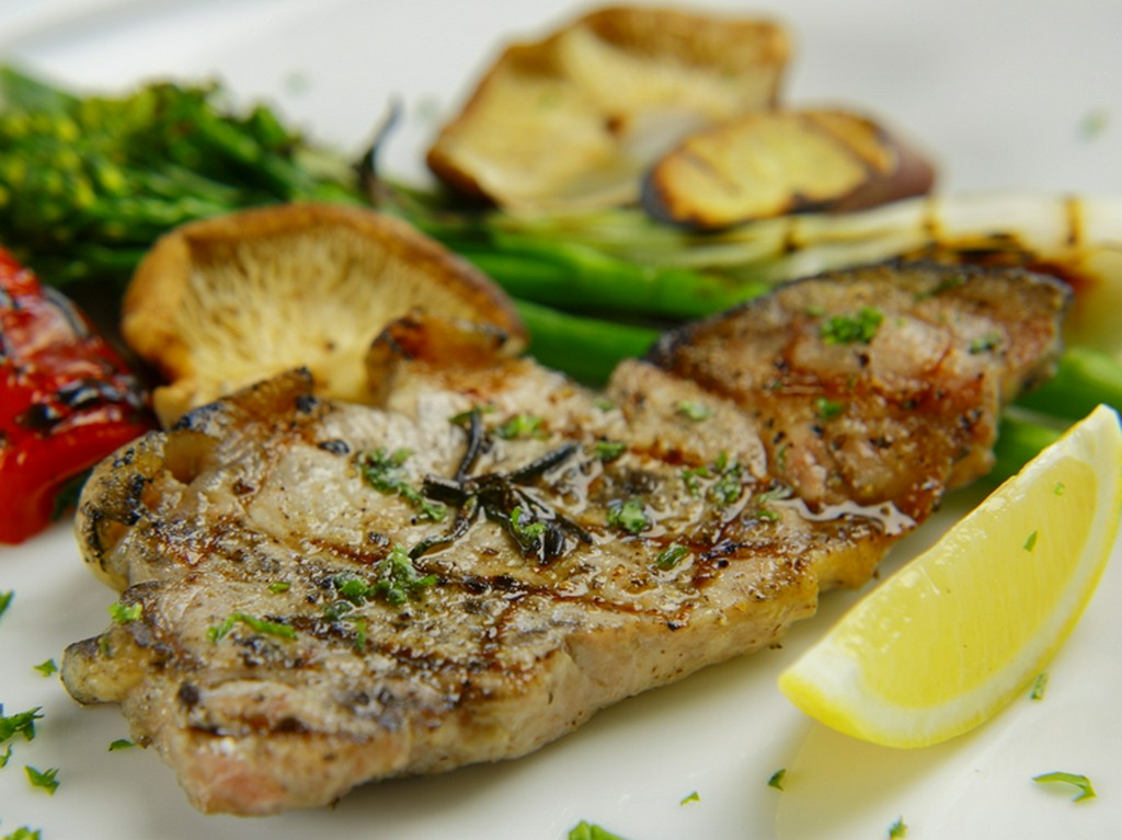 遠赤外線効果で柔らかく焼き上げた『天草ハイヤポークグリル』