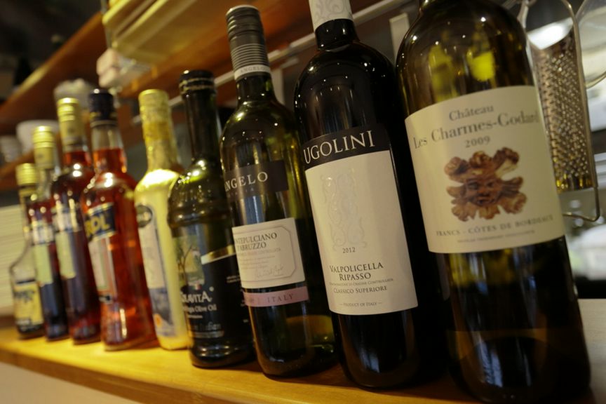 インポーターから買い付けたこだわりの厳選ワイン