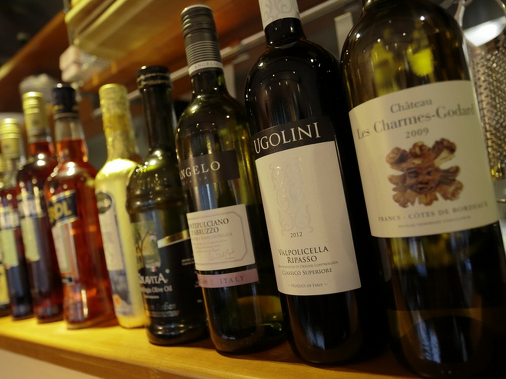 インポーターから買い付けたこだわりの厳選ワイン