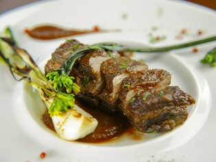 低カロリーが魅力の猪肉を堪能『天草猪バラ肉の赤ワイン煮』