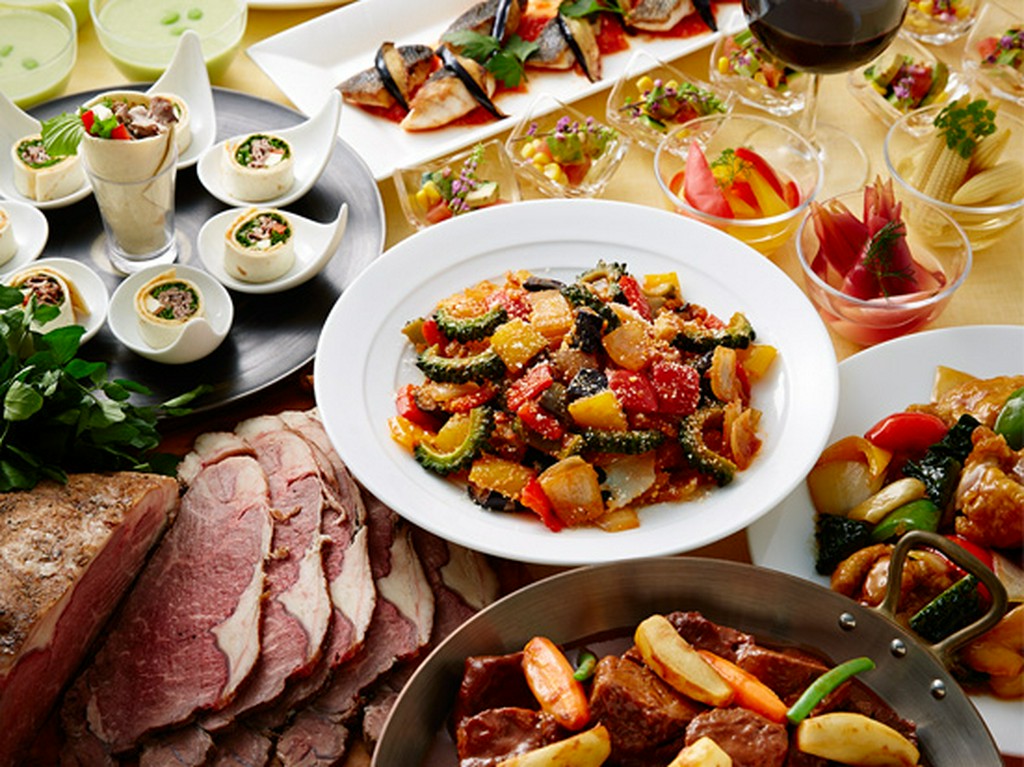 楽しい雰囲気を演出する、イベントに合わせた楽しい盛り付けが魅力『ディナーブッフェ』