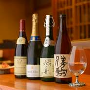 季節ごとにラインナップがかわる日本酒は、天富良の味わいを損なわず、より一層旨みや深さを与えてくれる名脇役。日本各地の蔵元から季節に合わせセレクトされています。相性の良いワインもまた然り。