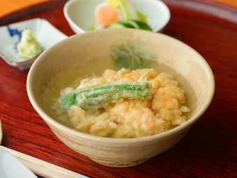 コースの〆に最適。至福のひと時を感じさせてくれる『天茶漬け』