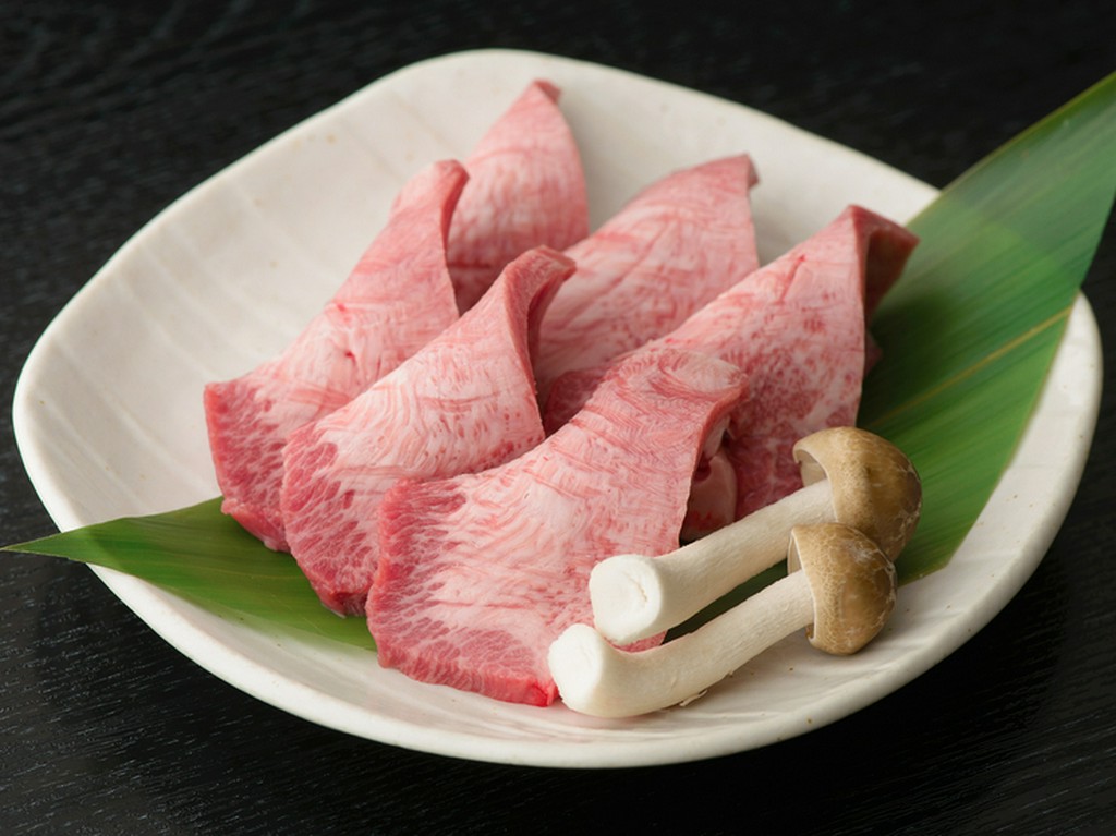 あればラッキー、一頭の能登牛から一本しか採れない『黒上タン』