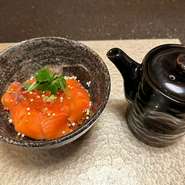 こだわった和食の出汁をご用意させていただきました。
梅・釜揚げシラス・ちりめん山椒からえらべます