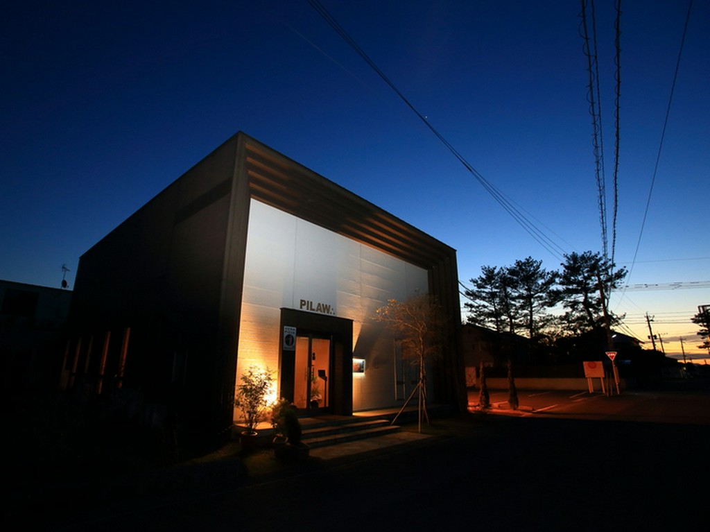 住宅地にぽつんと佇む「額縁」の中で、イタリアンを味わう