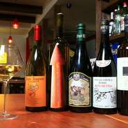 メニューにはグラスワインの赤・白・スパークリングワインのみですが、手ごろなイタリアワインやその他にもスポットでワインをご用意しております。是非スタッフへお尋ねください。