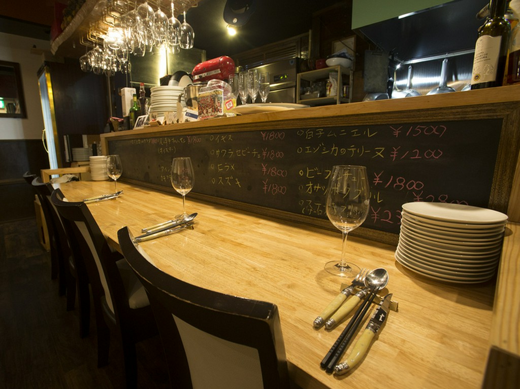 一人でもふらっと立ち寄れるフランクな空間