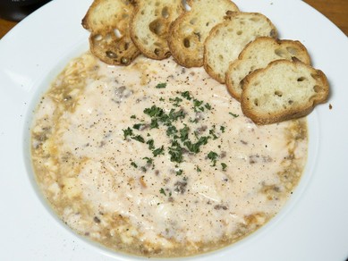 肉料理と卵料理が看板メニュー