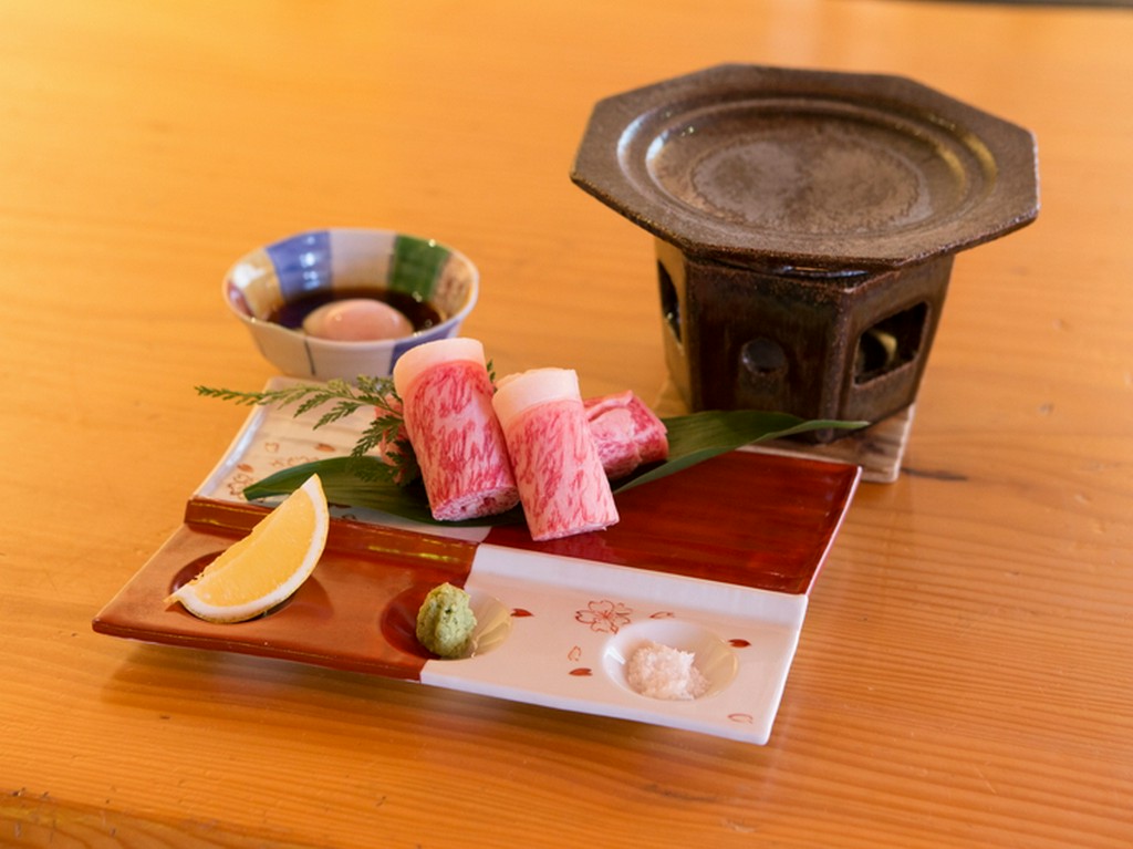 品のある脂の美味しさ『宮崎牛の鉄板すき焼き』