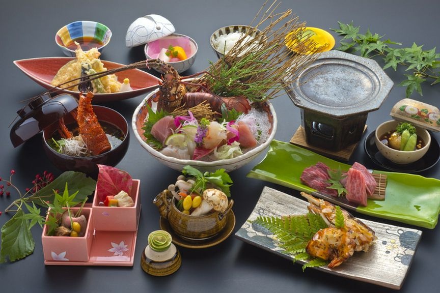 季節の食材でおくる華やかな品々