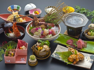 季節の食材でおくる華やかな品々