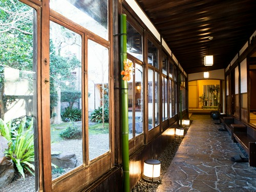 歴史の香りが漂う店内