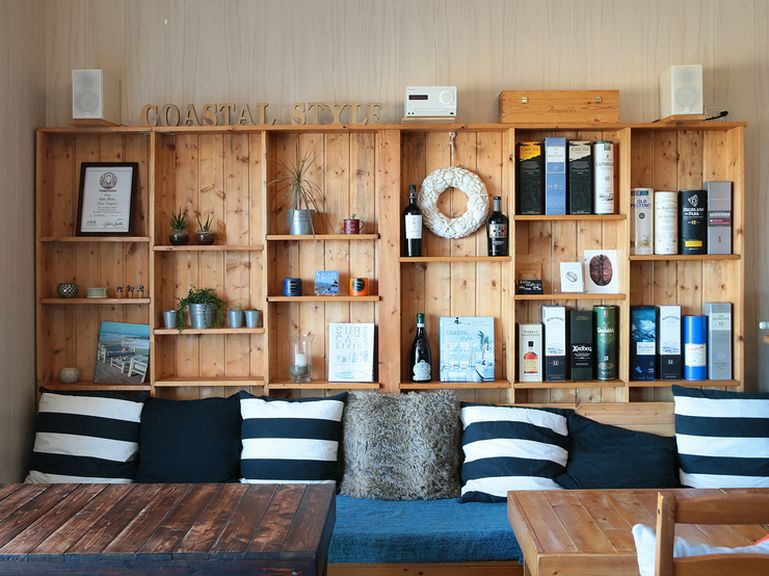 手づくりが生み出した、温かみのある大人のくつろぎ空間