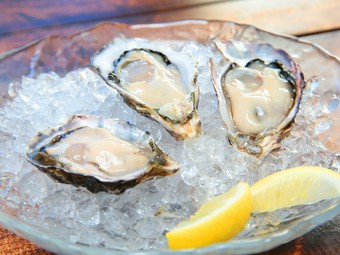 牡蠣の奥深さに感動！　新しい美味しさに出合える『オイスターマイスター厳選　生牡蠣SET　3種盛』