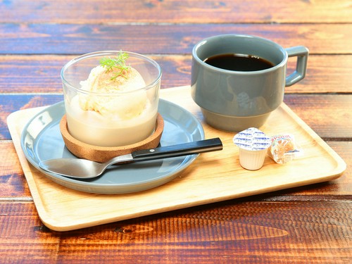 カフェタイムには、自慢の手づくりスイーツでほっこりと