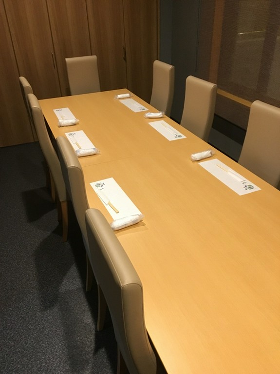 大切な人々との食事に最適なゆったりとした個室を用意