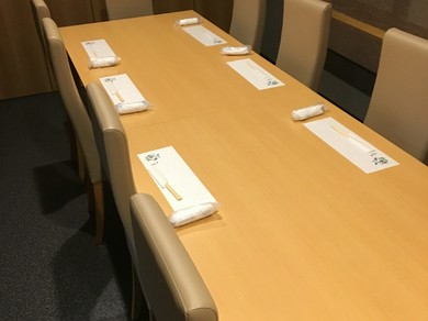 大切な人々との食事に最適なゆったりとした個室を用意