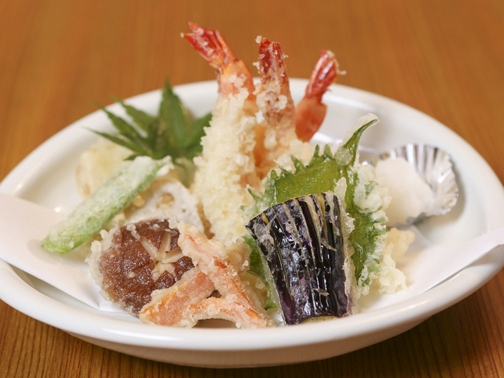 『天ぷら 盛合せ一人前』は種類のバランスの良さが自慢