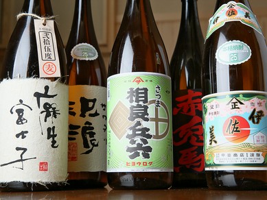 店主自慢の料理の数々と合う、美味しい焼酎も多数充実