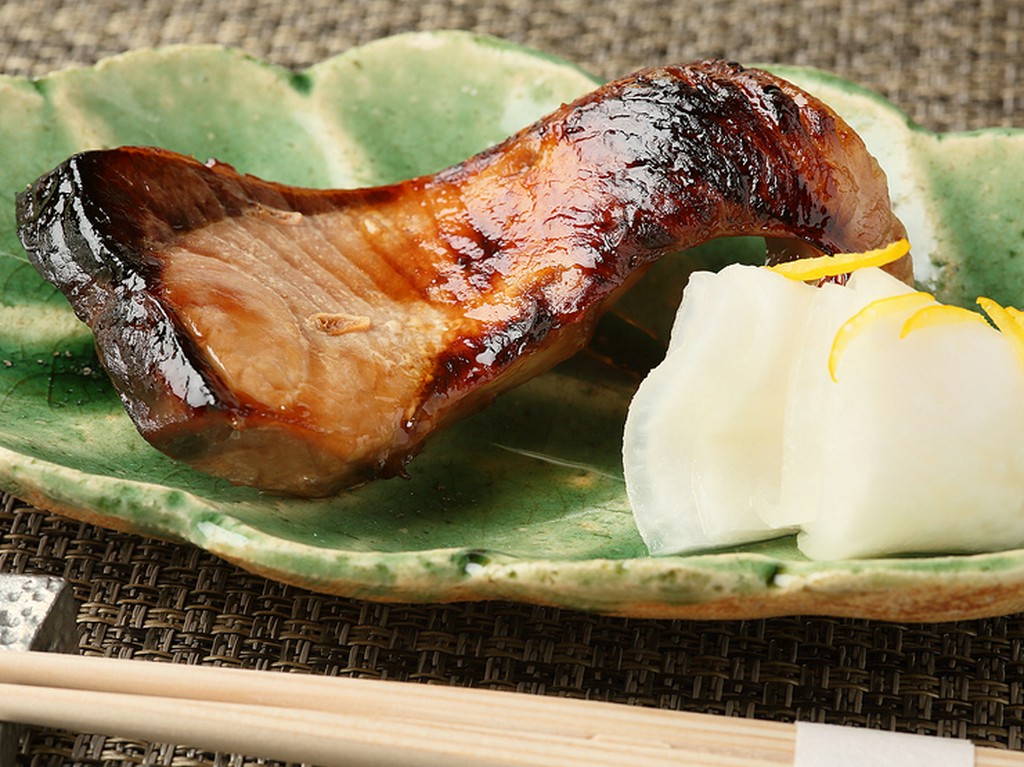 新鮮な食材を一夜干しにしてから焼き、手間暇かけて素材本来の旨味を凝縮させた絶品料理『焼き物』