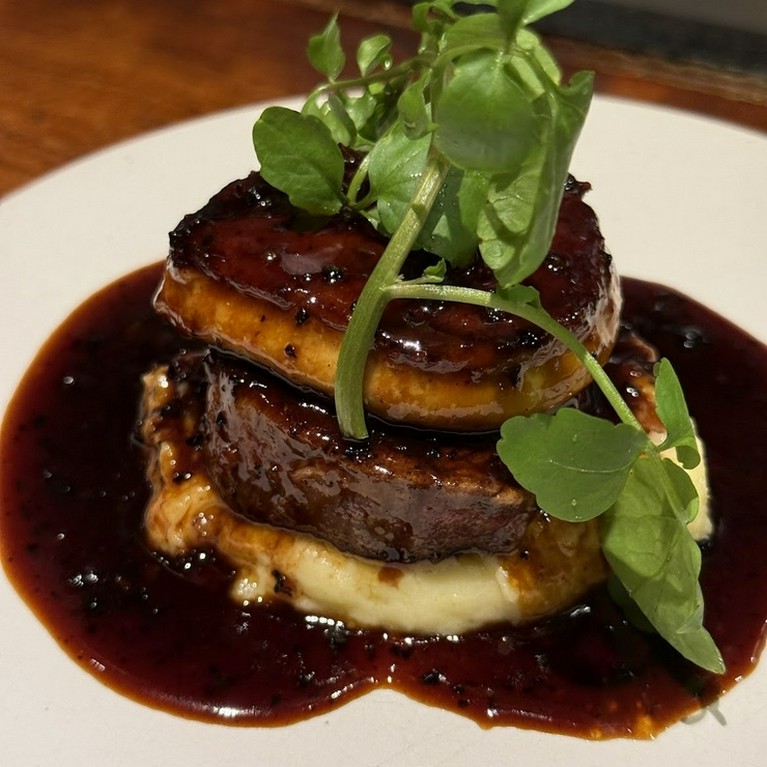 牛フィレ肉とフォアグラ　ロッシーニ風