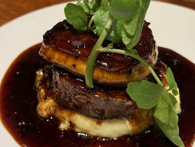 牛フィレ肉とフォアグラ　ロッシーニ風