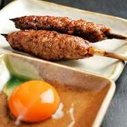 名古屋コーチンのつくねを、名古屋コーチンの卵でからめて食す。しっとりとした鶏を味わってください。