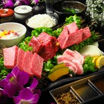 【A5黒毛和牛】上カルビまたは上ロース・【A5黒毛和牛】カルビ・【A5黒毛和牛】ロース・鶏もも・本日の一品・キムチ・ライス・スープ・サラダ・デザート
