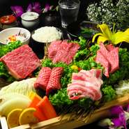 和牛タン／厳選赤身肉／上ロース／上ハラミ／国産鶏もも／キムチ小鉢／ライス/スープ/サラダ/デザート
