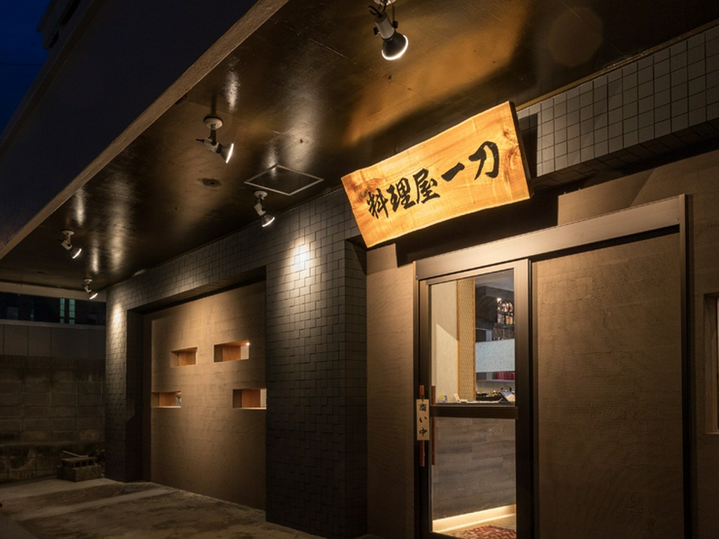 大人のムード漂う和風居酒屋。沖縄らしさを感じる酒肴に舌鼓