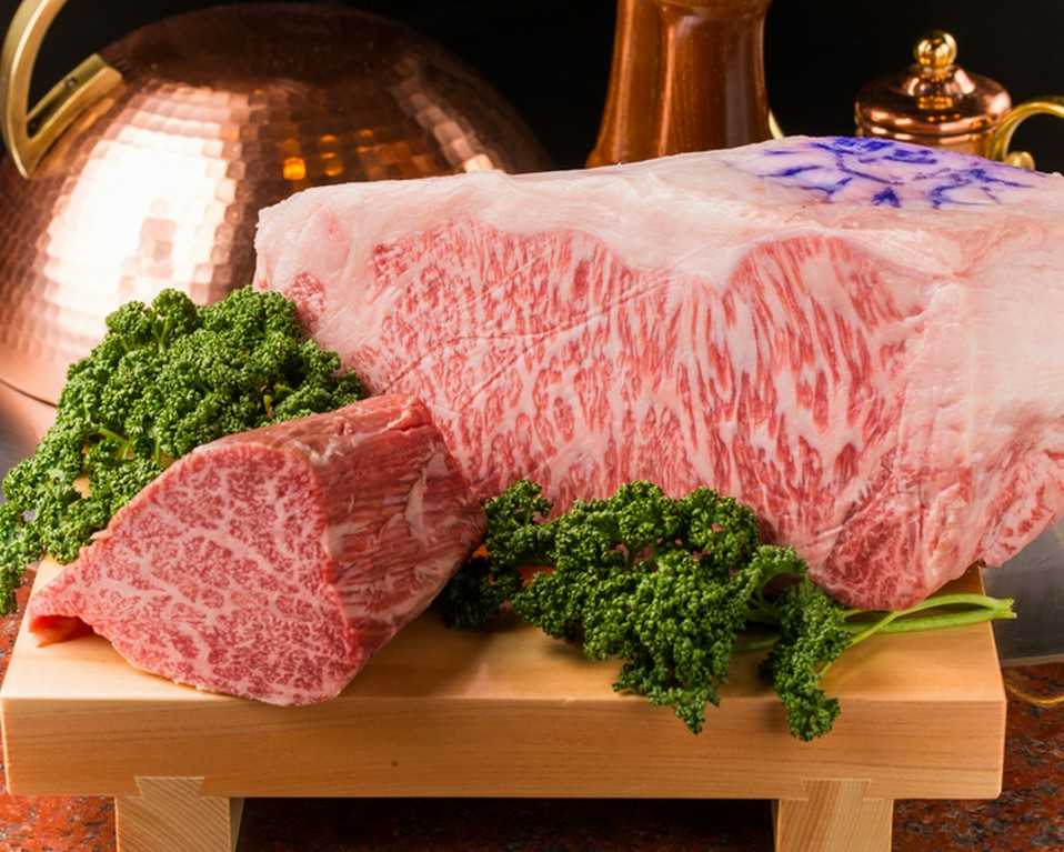 特別な日のディナーに相応しい、最高級神戸ビーフ