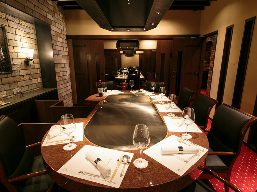 人数に合わせて利用できる、洗練された個室空間