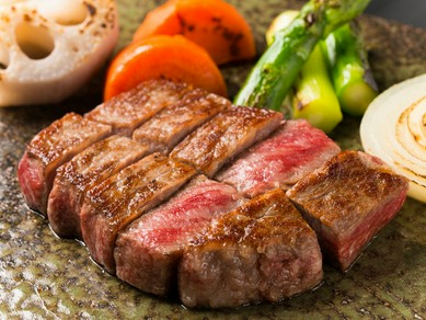 お肉の旨味を存分に堪能できる『神戸ビーフ』