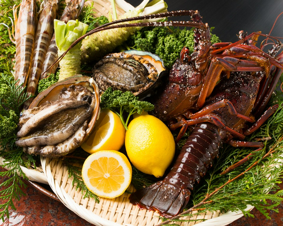 豊かな磯の風味、濃厚な味わい『伊勢海老・黒鮑』